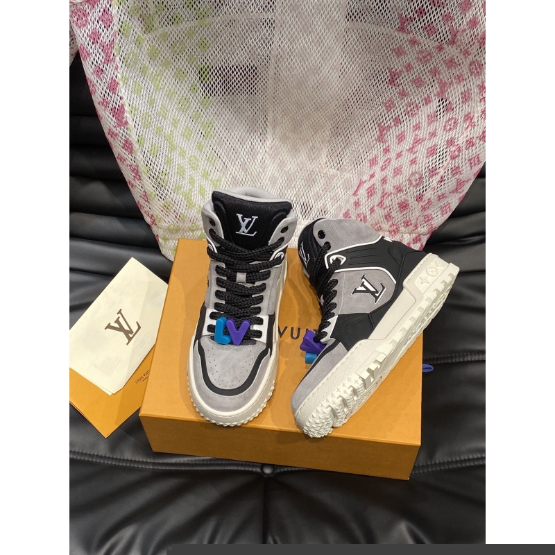 l**is V*t*n sneakers